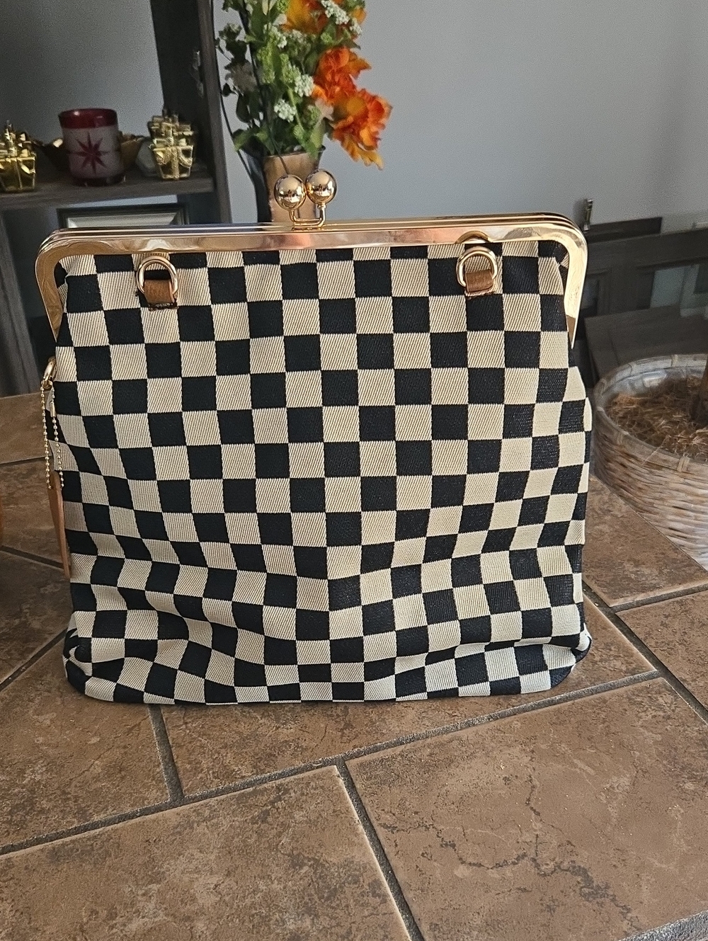 Checkerboard Frame-Top Tote Bag in Black and Cream🤎